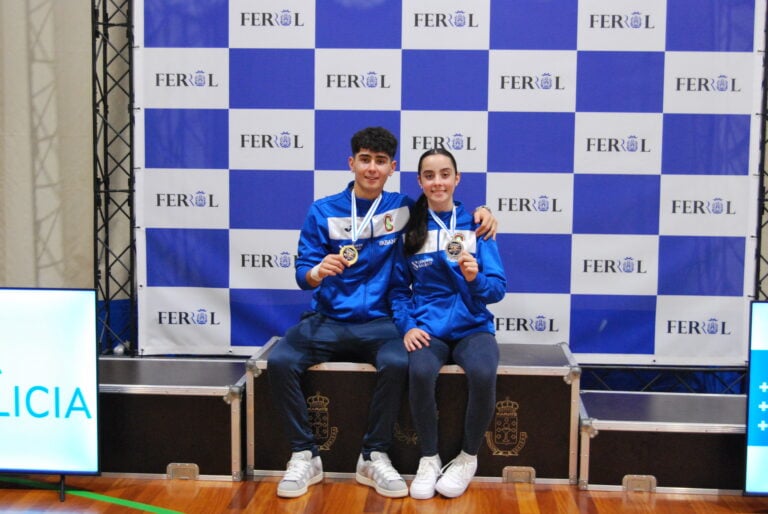 Os amesáns Xoán David Parga e Olivia Parga, medalla de ouro e prata no Campionato Galego de Karate