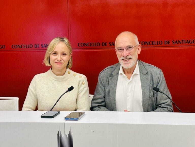 Os socialistas acusan ao executivo de Sanmartín de “deixar a cidade parada” en materia de transporte e aparcadoiros