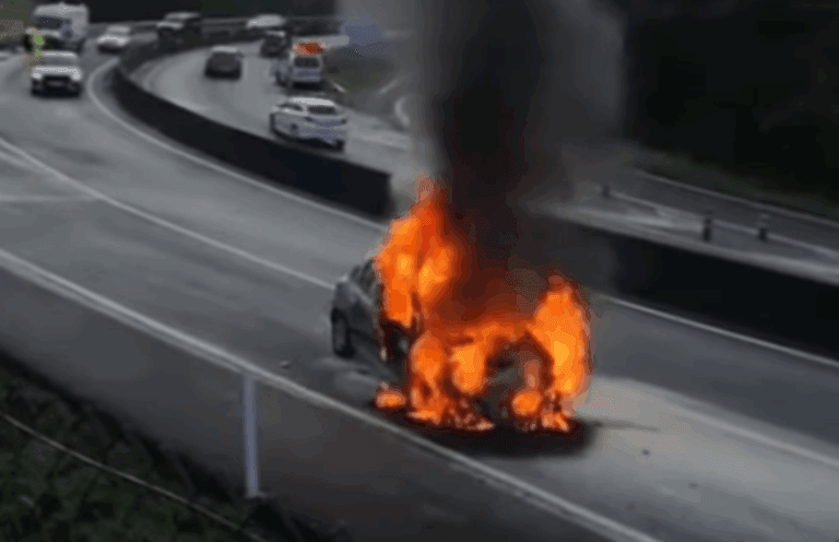 VIDEO | Caótica mañana en la AG-56 con varios accidentes y un coche calcinado