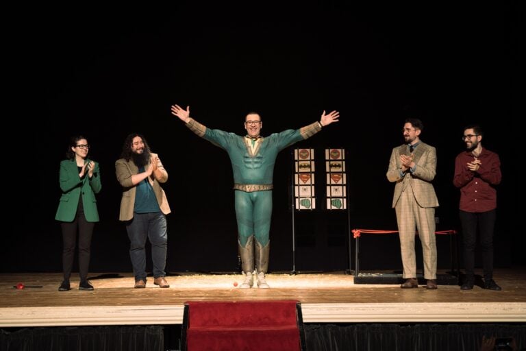 A maxia enche Santiago de solidariedade coa IV Gala Benéfica de Maxia a favor de ASANOG