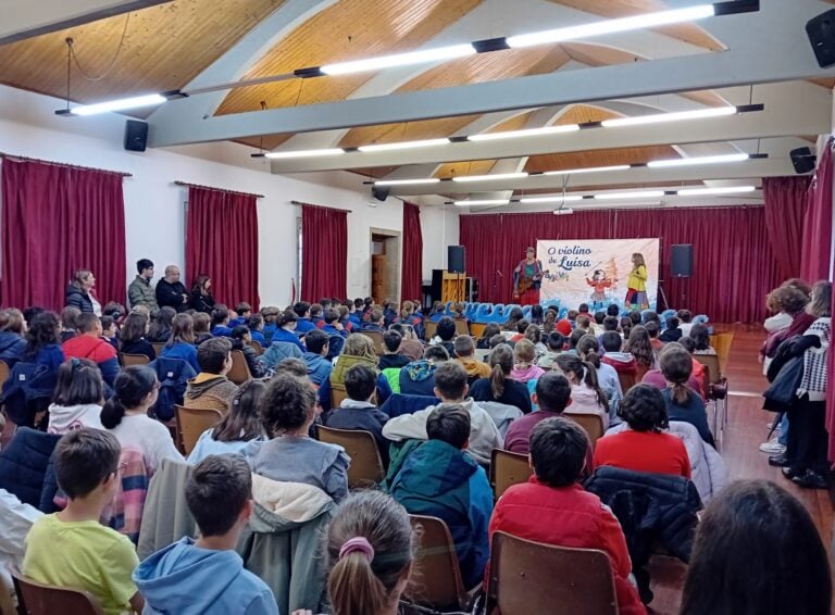 Arzúa involucra a máis de 500 escolares coa celebración do Día da Infancia en horario lectivo