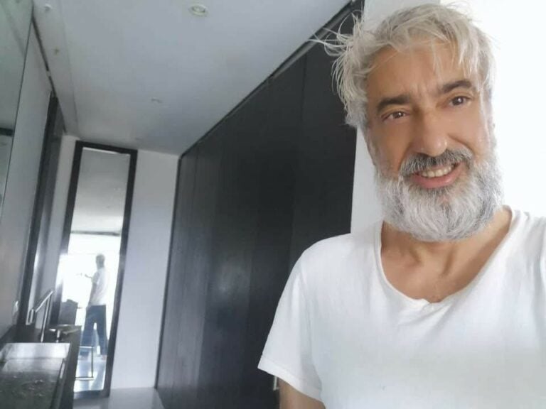 O compostelán Jorge Mirás expón a súa obra minimalista no Centro Empresarial do Tambre