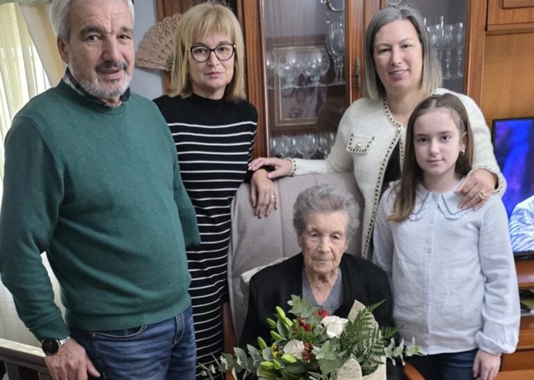 María Calvo Ares celebra os 100 anos convertida na única centenaria de Dodro
