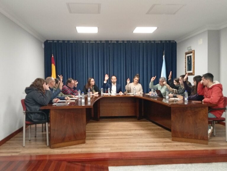 O alcalde de Lousame suprime as achegas aos grupos políticos
