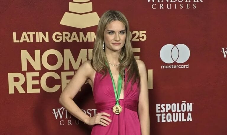 A compostelá Isabel Dobarro fai historia ao gañar un Latin Grammy