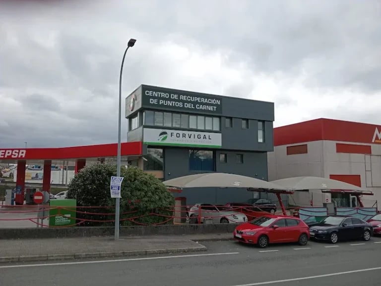 Atención conductores: este es el lugar con la baliza V16 obligatoria más barata de Santiago