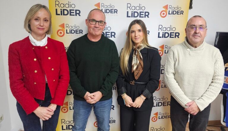 O debate político en Santiago crece pola parálise no pago de facturas e incluso polo 25N