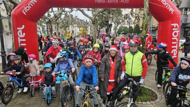 Éxito rotundo da II Papanoelada de Arzúa pese ao frío e á chuvia