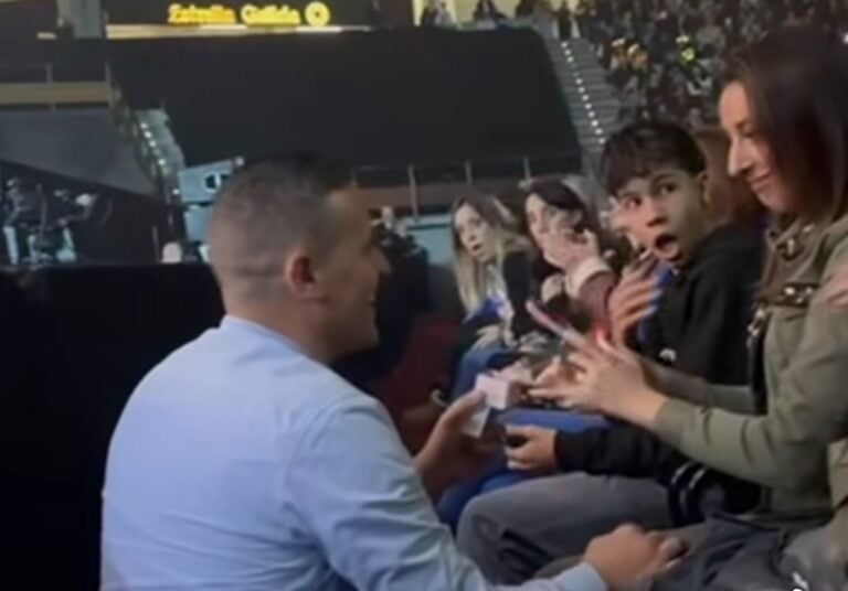 Así fue el ‘Sí, quiero’ de una compostelana en el concierto de David Bisbal en A Coruña