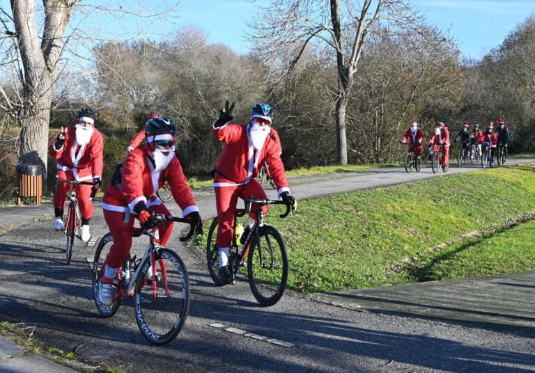 A I Papanoelada Ciclista de Padrón xunta preto de 200 persoas
