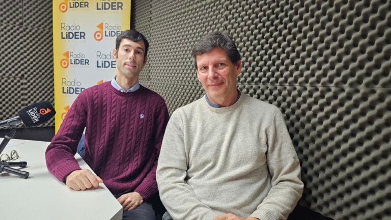 Camiño Stellae, un club de tenis y pickleball de Santiago que entrena en Touro por falta de instalaciones