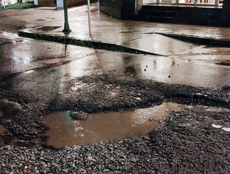 Fochancas e beirarrúas en mal estado: UCIN pide solucións estruturais en Santiago