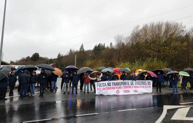Quinta jornada de huelga: sin autobuses urbanos en Santiago en pleno temporal