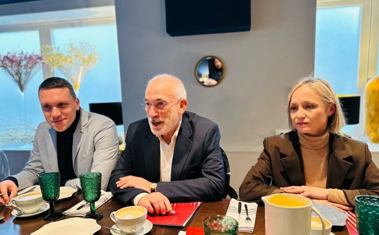 O PSdeG alerta do claro retroceso de Santiago cunha alcaldesa «bunkerizada» que non escoita á cidadanía