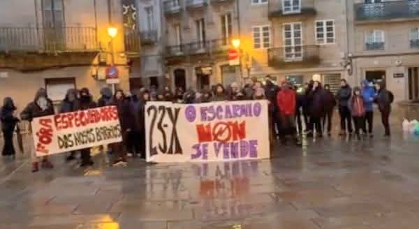 Santiago amanece blindado por el desalojo de un centro social en Algalia de Arriba