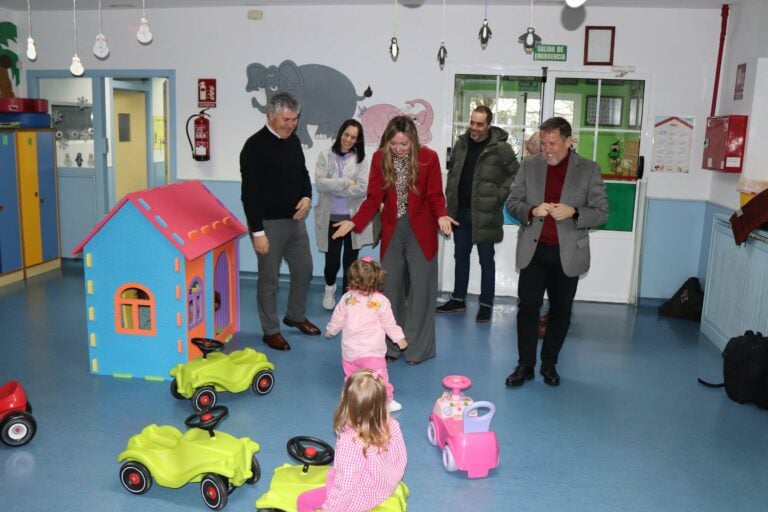 Fabiola García anuncia melloras na escola infantil de Boqueixón por 50.000 €