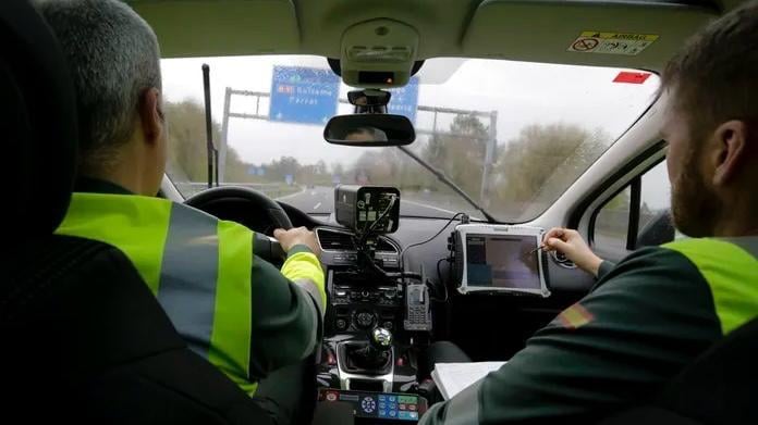 Pillado al volante de una furgoneta a 185 Km/h por la AP-9