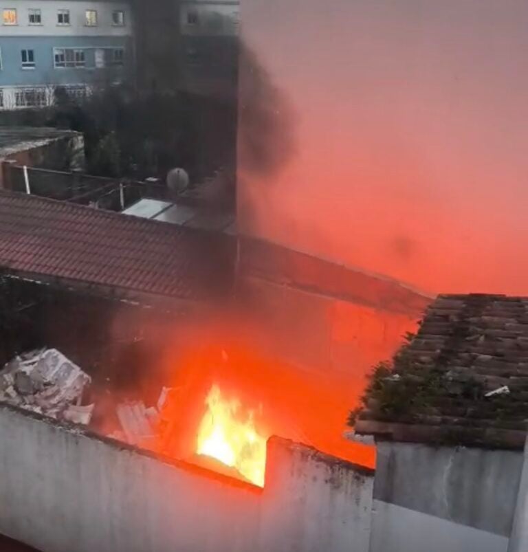 Un herido con quemaduras tras una explosión de gas en una vivienda de Vista Alegre, en Santiago