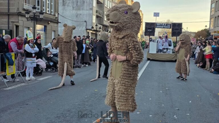 Multitudinario desfile de Entroido en Padrón con 1250 persoas participantes