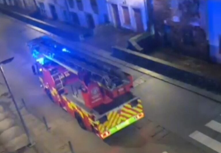 Un incendio en una campana extractora moviliza a los Bomberos de Santiago