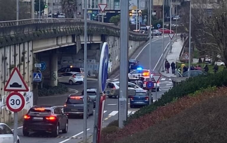 Dos menores heridas tras ser atropelladas en un paso de peatones en Pontepedriña