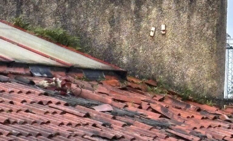 A CIG denuncia pingueiras, frío e cheiros a fosa séptica no Centro de Saúde de Santa Comba