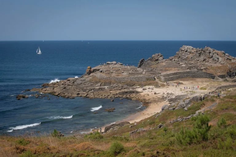 Falece unha percebeira en Porto do Son ao ser arrastrada por un golpe de mar