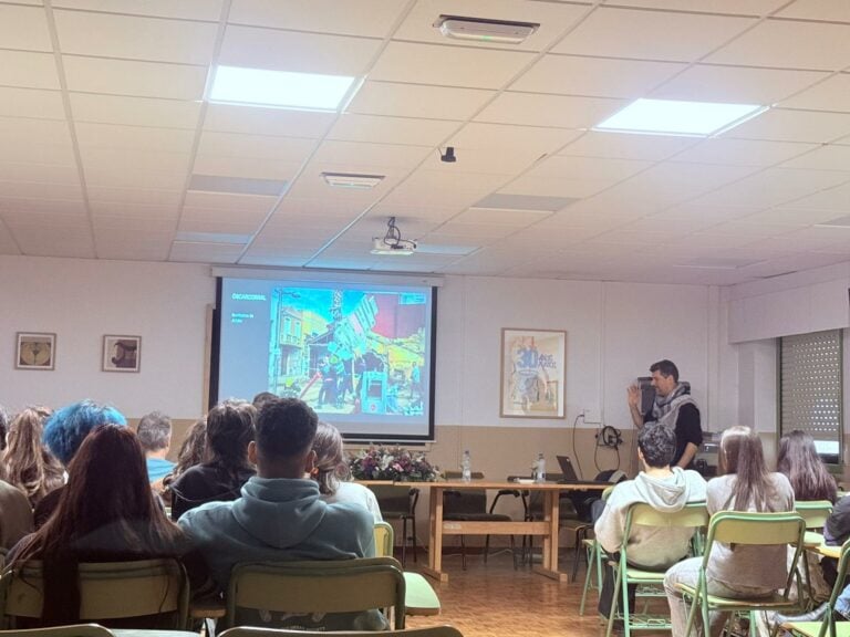 Arrinca no IES de Sar a III Semana das Artes e das Ciencias
