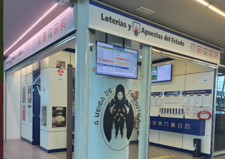 A Meiga de Compostela, en el aeropuerto, reparte más 60.000 euros en la Bonoloto