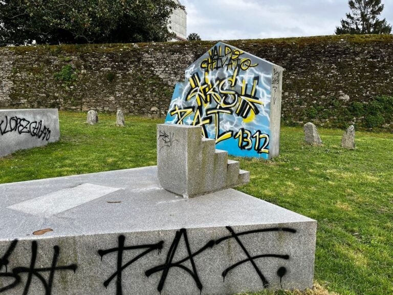O PSdeG denuncia a deixadez do bipartito co patrimonio escultórico de Santiago
