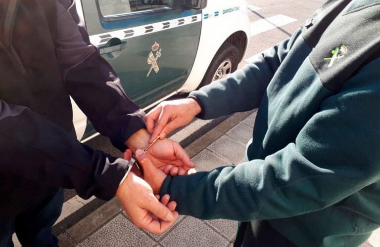 Dos detenidos tras una agresión con arma blanca en Bertamiráns
