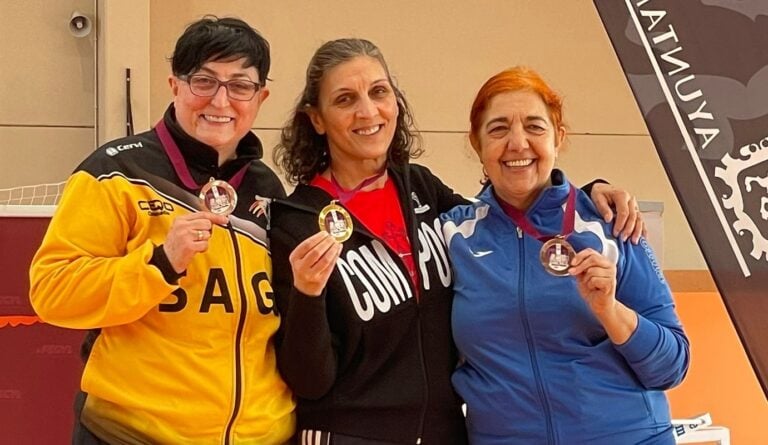 El Compostela Esgrima brilla en León con un oro y un bronce
