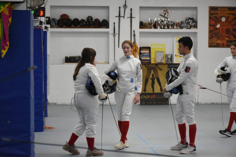 Doble cita competitiva para el Compostela Esgrima en Logroño y Vigo