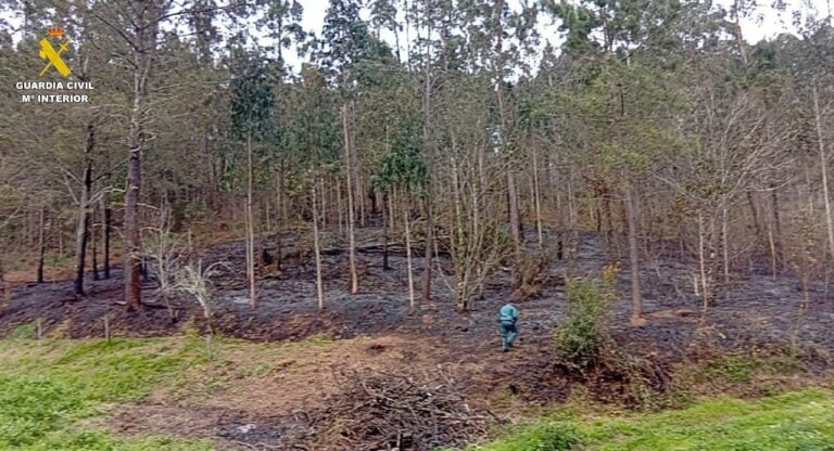 La Guardia Civil investiga a un vecino de  Miño como presunto autor de un incendio forestal