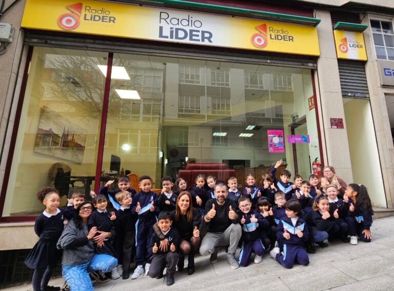 El colegio San José de Cluny visita Radio Líder Santiago en su Semana de la Prensa