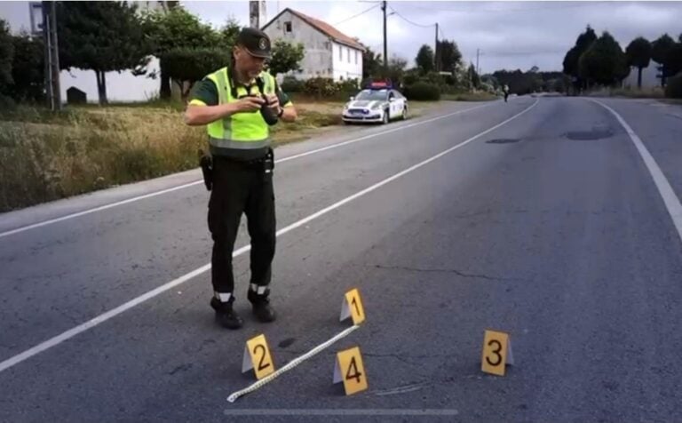 Provoca un accidente, se da a la fuga y denuncia un robo falso