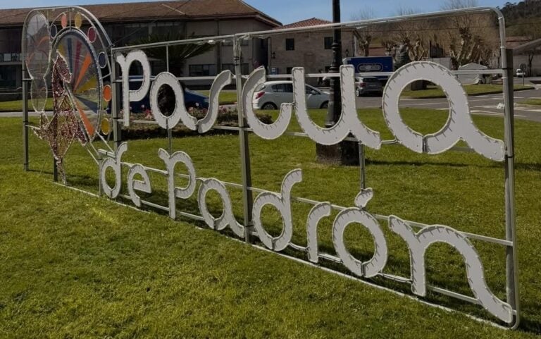 Radio Líder Santiago emite dende o paseo do Espolón de Padrón