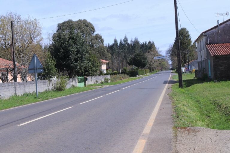 Frades celebra a nova senda peonil entre Ponte Carreira e Aiazo tras 15 anos de espera