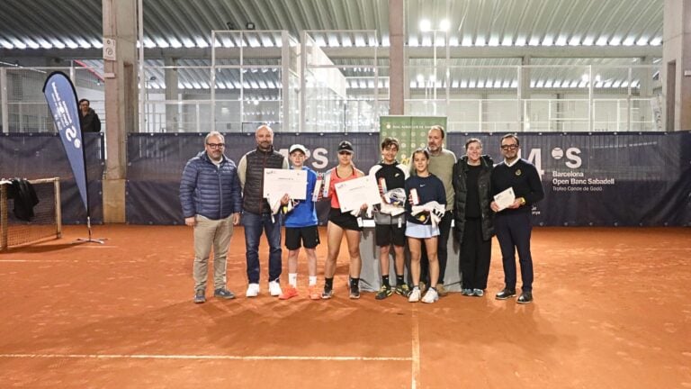 O Real Aeroclub de Santiago en Ames acolleu o circuíto sub-14 do Trofeo Conde de Godó de tenis