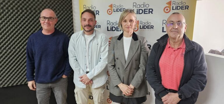 Debate ao límite en Santiago: Peleteiro avanza entre acusacións e un contrato da auga sen saída
