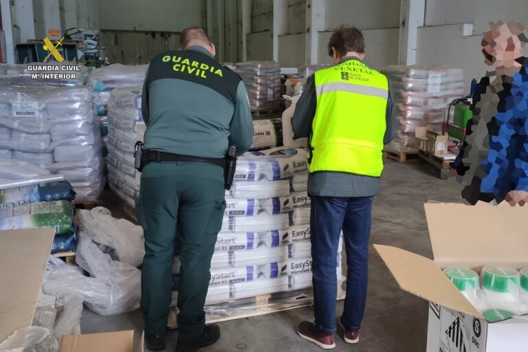 Intervenidos casi 4.000 kg de productos fitosanitarios en un almacén ilegal en Santa Comba
