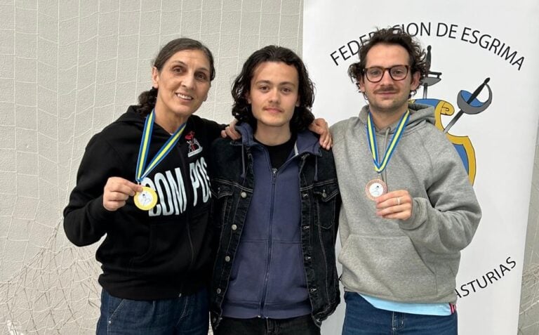 Araceli Bugallo, del Compostela Esgrima, oro en Oviedo y plata en Madrid