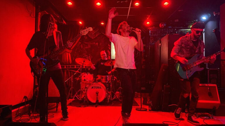 Bisonte Blanco y Pulpa aterrizan en Santiago con una noche de rock alternativo y psicodelia