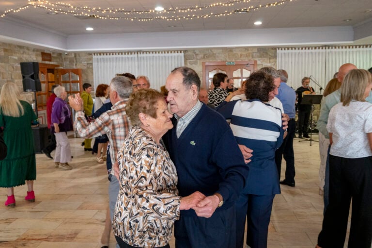 Máis de 400 persoas participaron no xantar da terceira idade en Padrón