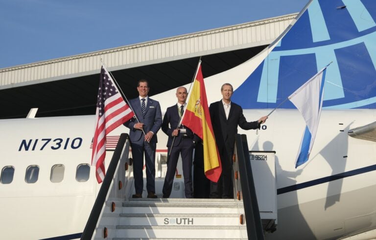 El aeropuerto de Santiago reabre tras las obras y estrena conexión directa con Nueva York