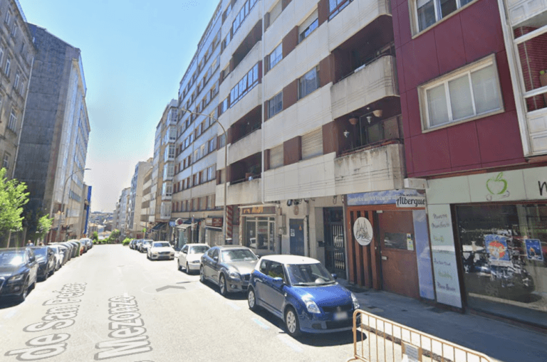 Vecinos de San Pedro de Mezonzo denuncian la actividad de un piso prostíbulo