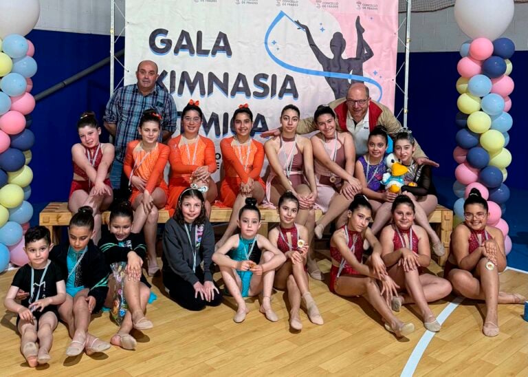 A Gala de Ximnasia Rítmica de Frades reúne a 155 nenas de distintos puntos de Galicia
