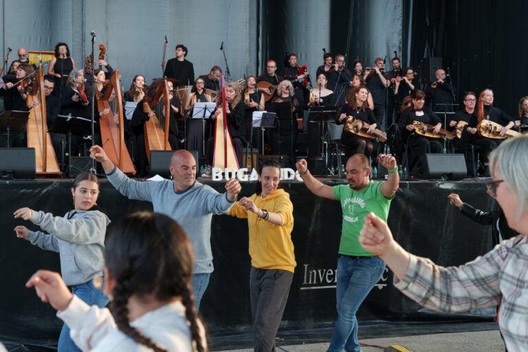 O concerto da orquestra folk SonDeSeu pechou tres días de celebración en Bugallido