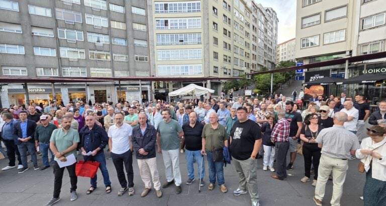 A veciñanza de Santiago mobilízase contra a inseguridade: “Drogas non, vida si”
