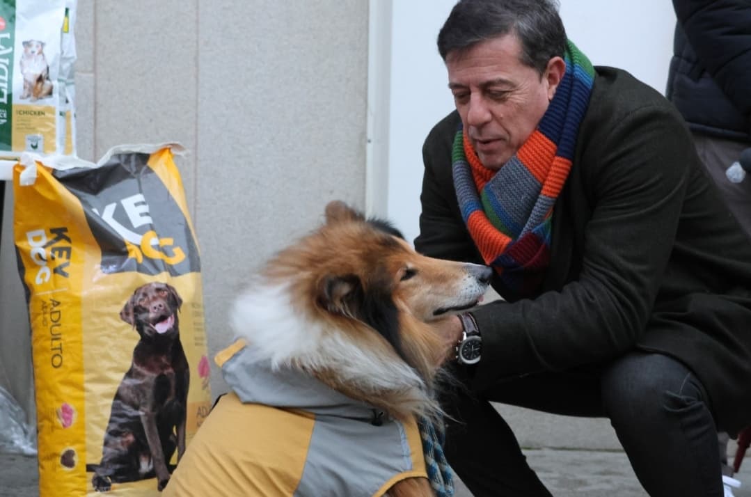 Besteiro fai un chamamento á adopción responsable de mascotas no Nadal